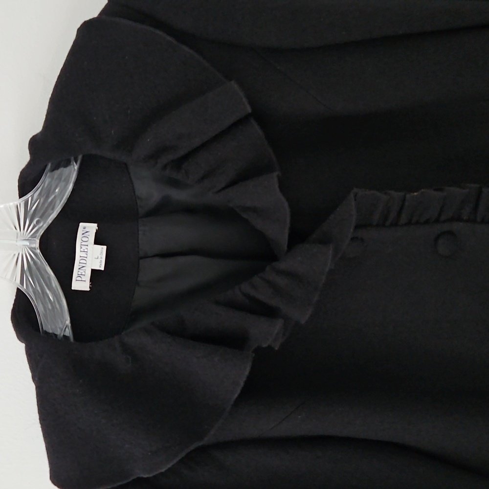 Pendelton black wool‎ jacket with ruffled collar size large
